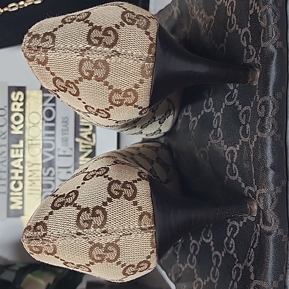 Gucci Closed Toed Heels - Picture 4 of 14